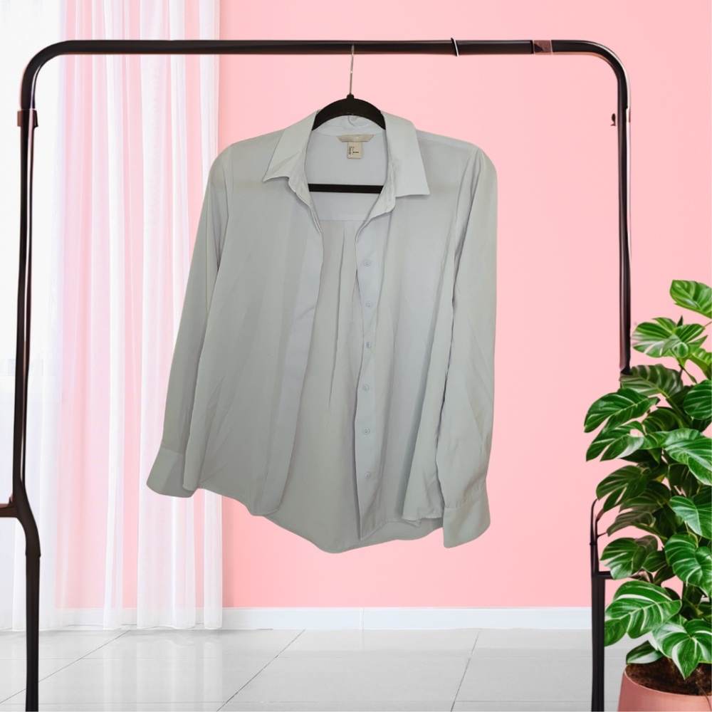 H&M Light Blue Button Up Blouse - Size 4‎ - Picture 2 of 7